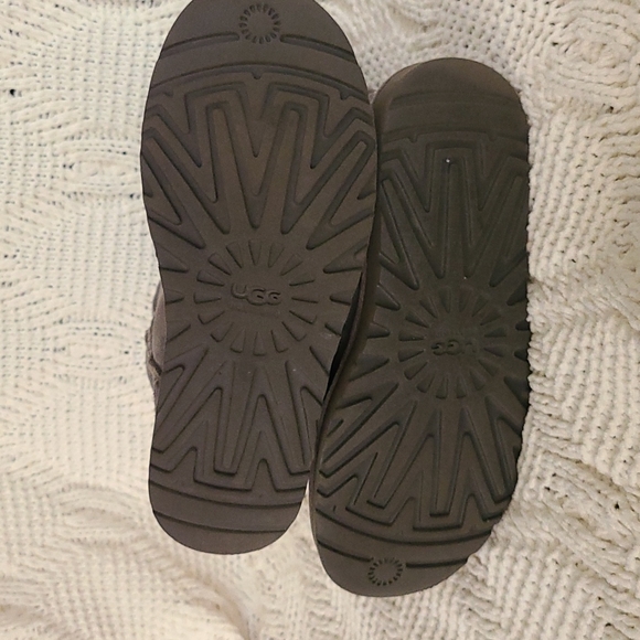 UGG Bailey Button Triplet Grey - Picture 4 of 6